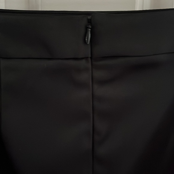 NWOT! JS Collections Black Satin Size 10 Skirt. No rear vent. Back zipper - Picture 3 of 8